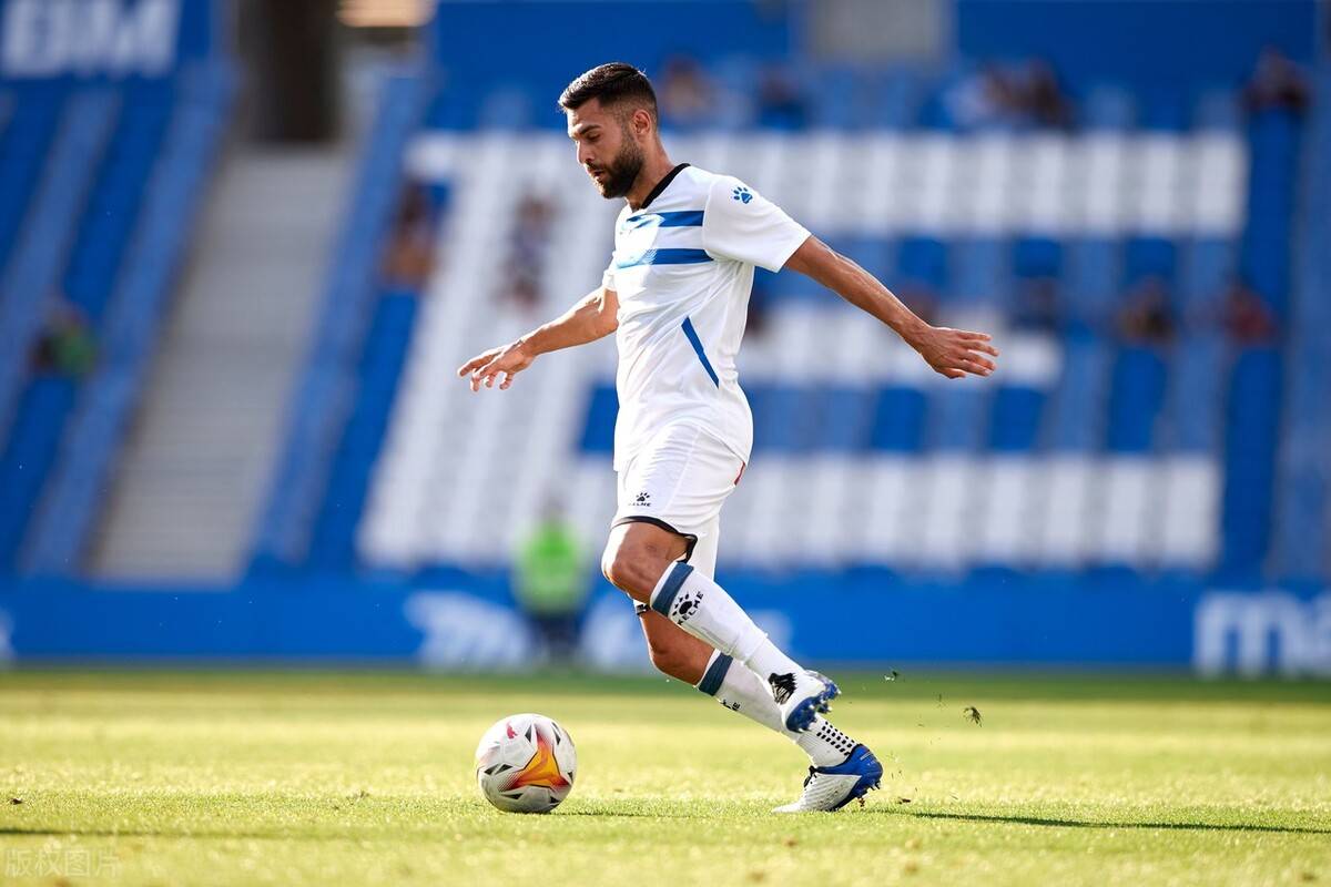 开云体育-今晚法甲传出新动向，皇家社会主帅复盘，管理层表态——话题不断，更衣室氛围转暖的简单介绍