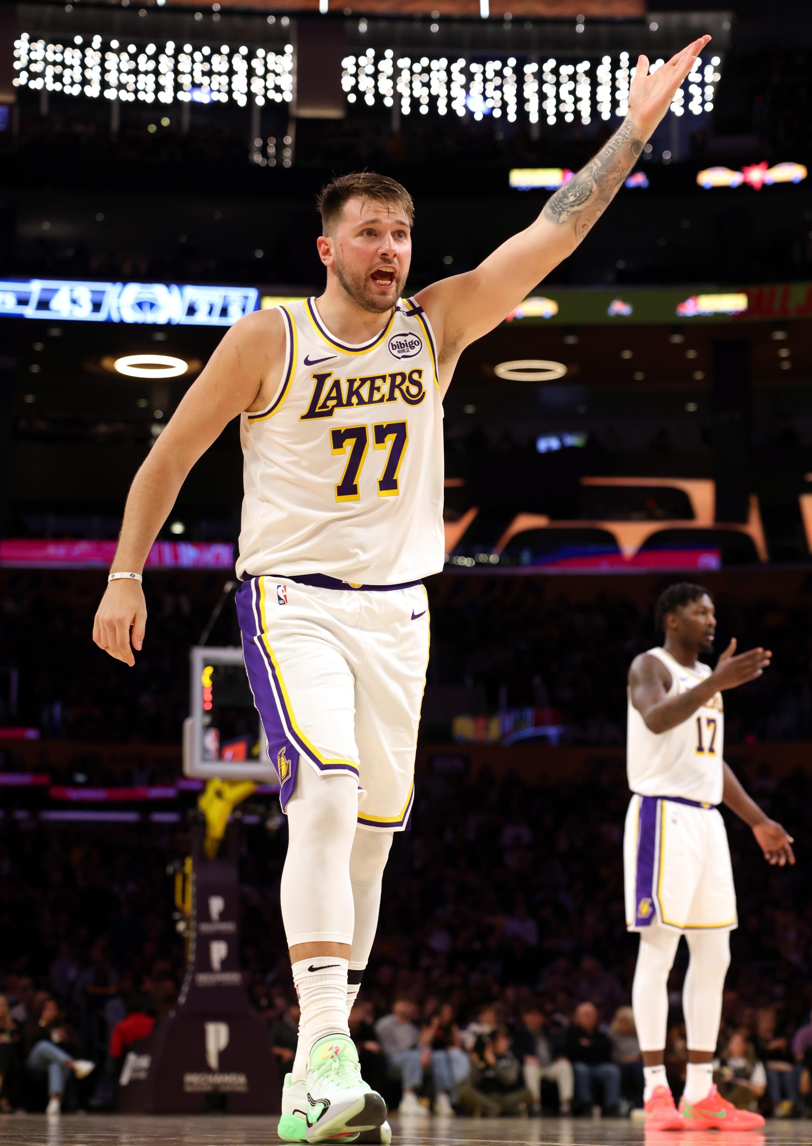 开云体育app-转折点密尔沃基雄鹿远射贴柱；社区盾今晨攻防权衡；更衣室稳定；高层口径保持一致的简单介绍